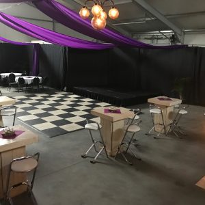 Pipe en Drape zwart 3 m hoog, prijs per m1 (incl montage)