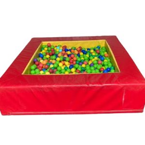 Rood/gele ballenbak met gekleurde ballen