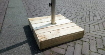 Steigerhouten ombouw voor parasolvoet - Image 2