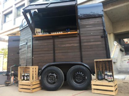 Foodtruck BAR "trailer" Zwart/Hout  Dubbelasser ingericht als Bar - Image 7