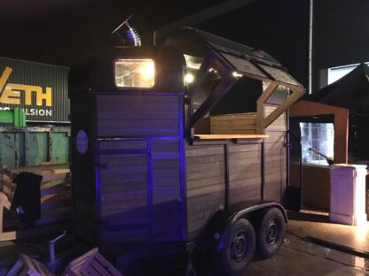 Foodtruck BAR "trailer" Zwart/Hout  Dubbelasser ingericht als Bar - Image 8