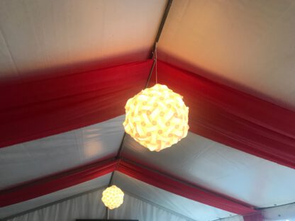 Decoratiestof Rood 10x1 meter zelf ophangen - Afbeelding 4