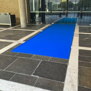 Blauwe loper 2m breed, prijs per m1