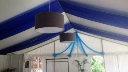 Decoratiestof Blauw 10x1 meter zelf ophangen - Afbeelding 2