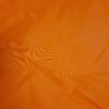 Decoratiestof Oranje opgehangen in pagodetent (als een X zodat de kokers niet zichtbaar meer zijn)