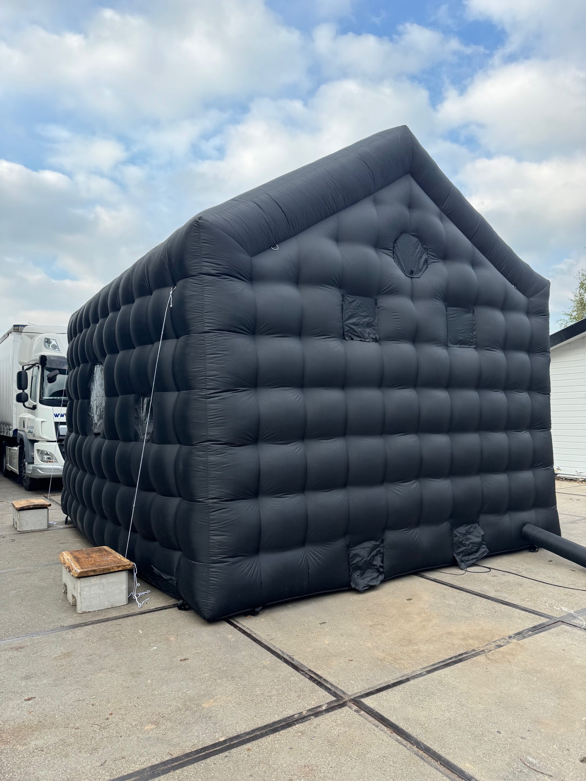 Opblaasbare feesttent 5x5,5 meter - Afbeelding 3